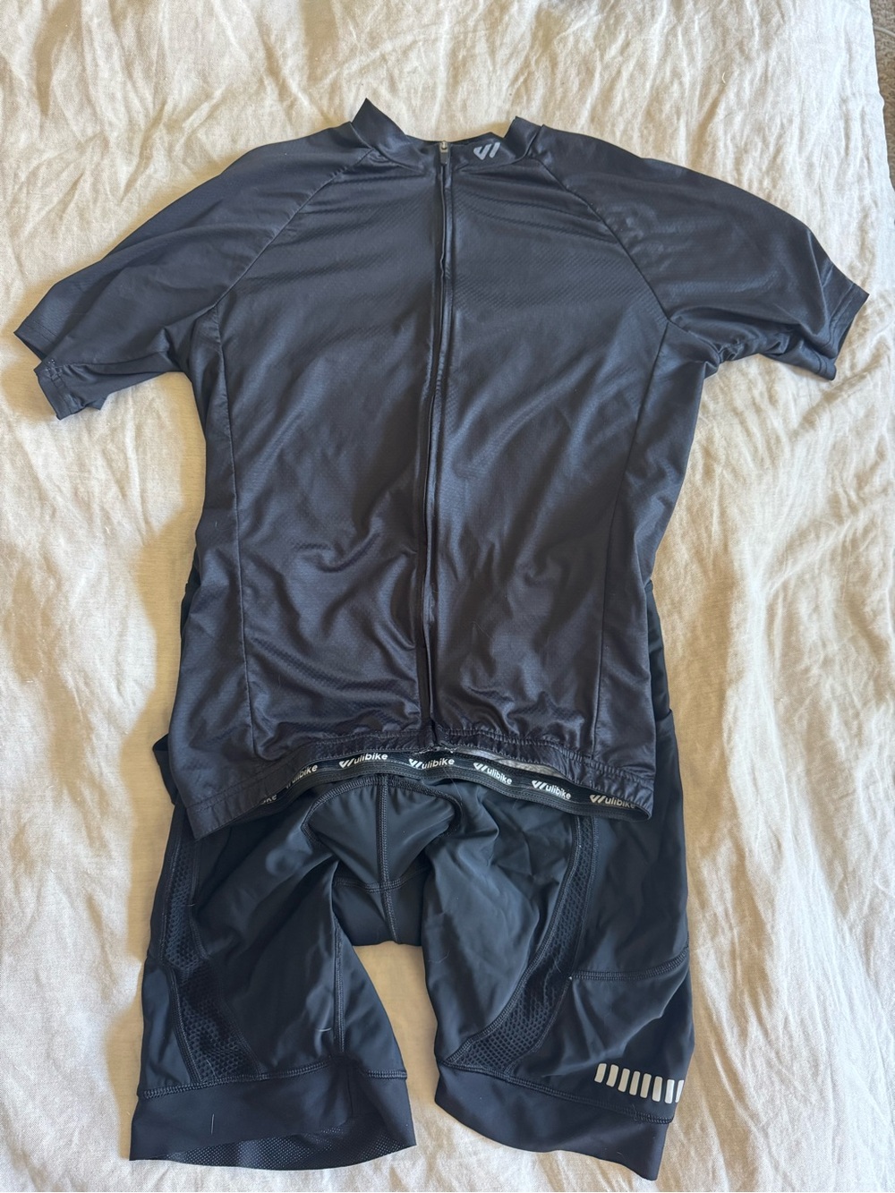 Women’s Black Cycling Jersey & Bib Shorts Set Large